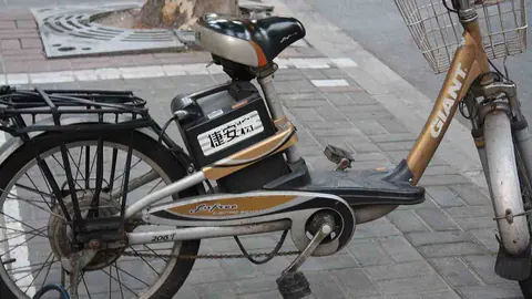 Debate on E-Bikes Heating Up, Including Their Batteries